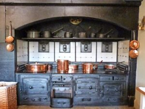 Кухонная мебель в древности
